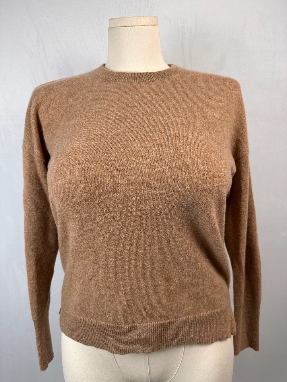 Tahari Womens L 100% 2-Ply Cashmere Sweater Camel Brown Crewneck Quiet Luxury